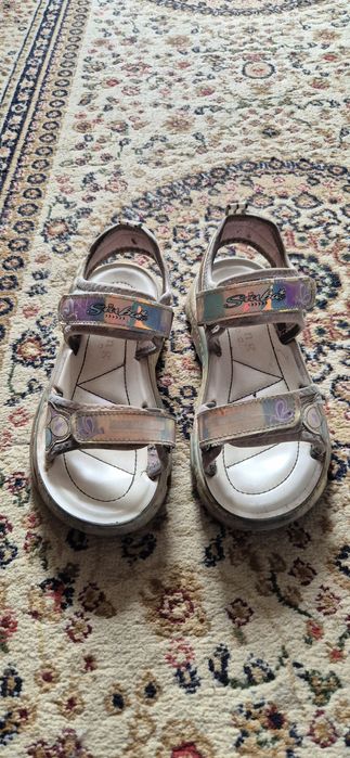 Отдам детскую обувь