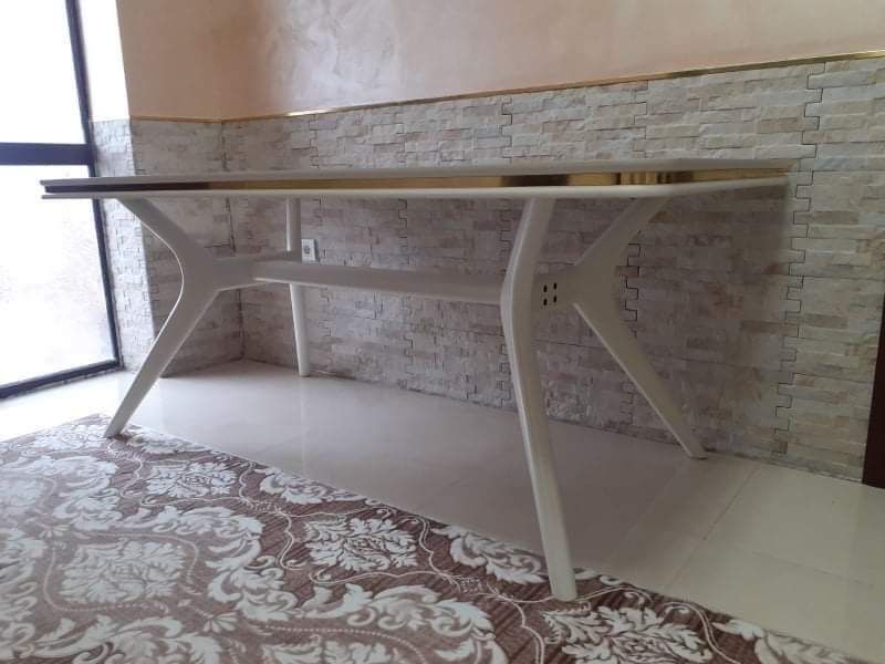 Маса със столове