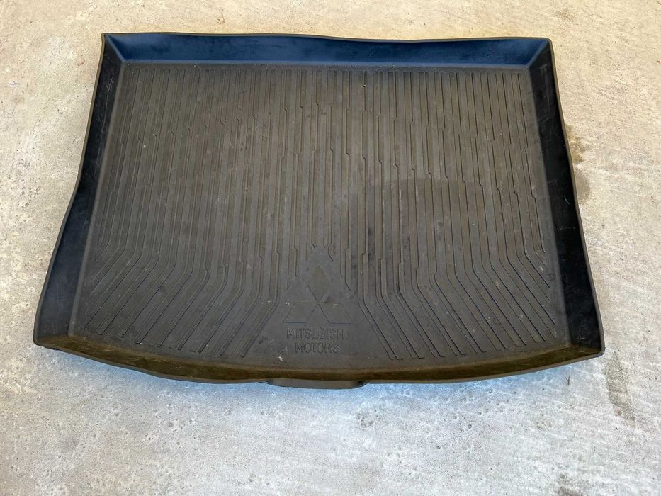 ОРИГИНАЛНА гумена постелка за багажник за Mitsubishi Cross Eclipse!