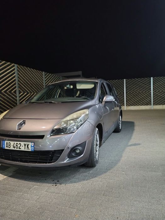 Vand Renault Scenic 1.5dci An 2009 7 locuri