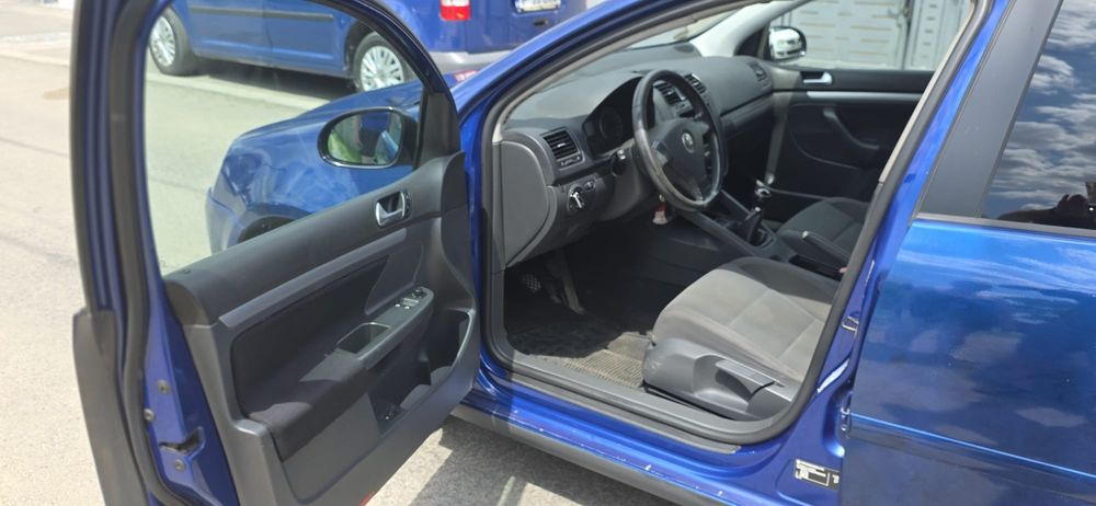 Vând vw golf 5 1.6 fsi