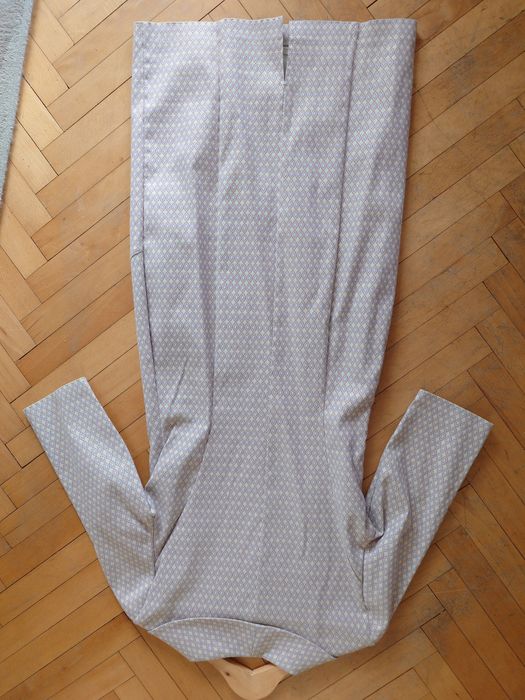 Нова елегантна рокля 38 размер златисто