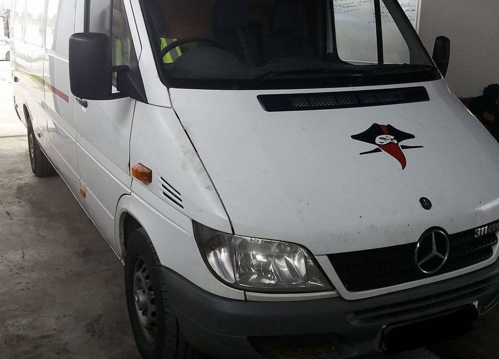 Dezmembrez Mercedes Sprinter 313 2.2CDI 2000 - 2006