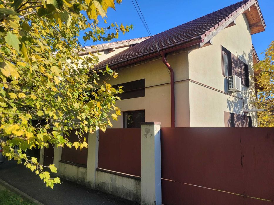 Vilă nouă în Ronaț (2006), foarte spațioasă și bine construită, 258 m2