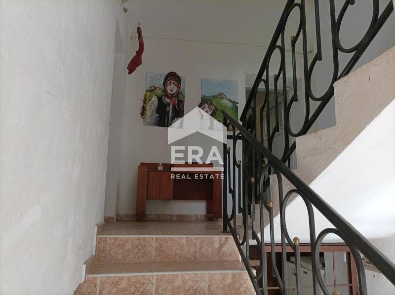 Къща за гости на 4 етажа за продажба, с общо 18 едностайни и двустайни