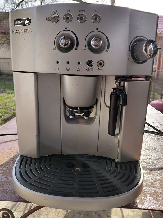 Expresor cafea Delonghi Magnifica  stare perfecta