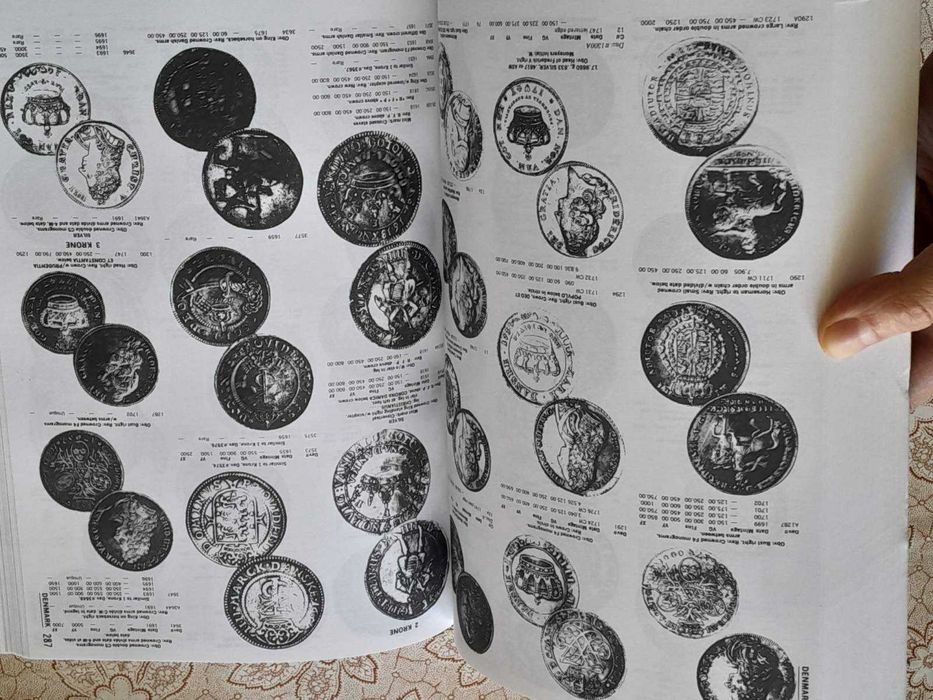 Standard catalog of World crowns and talers from 1601 to date