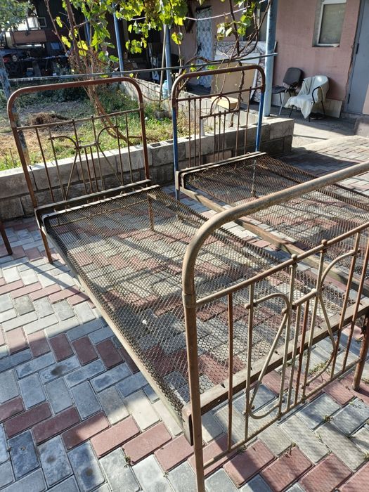 Кровать железная