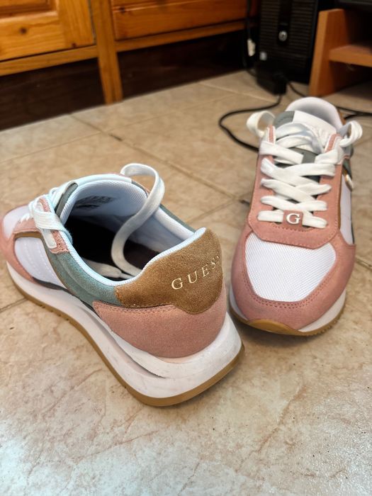 Маратонки Guess нови