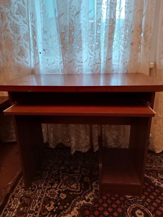 Продается  компьютерный столтол