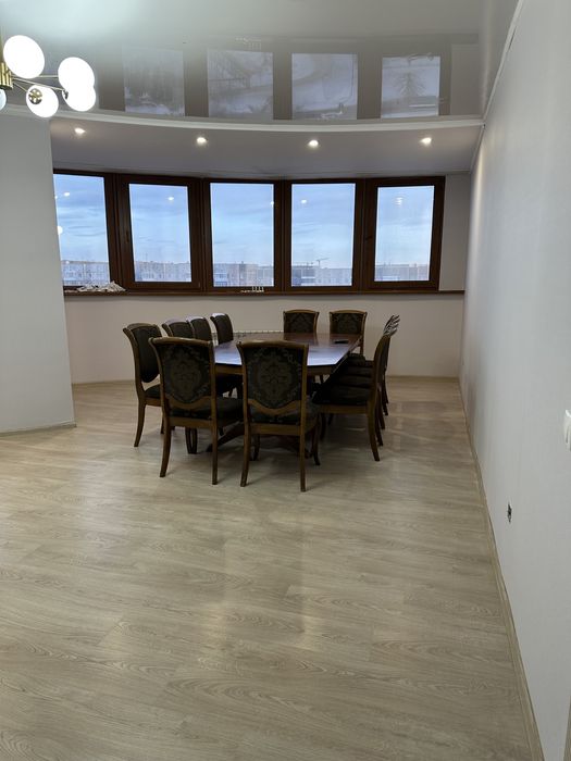 Продам стол со стульями Малайзия