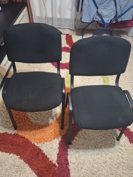 Scaune cu cadru metalic