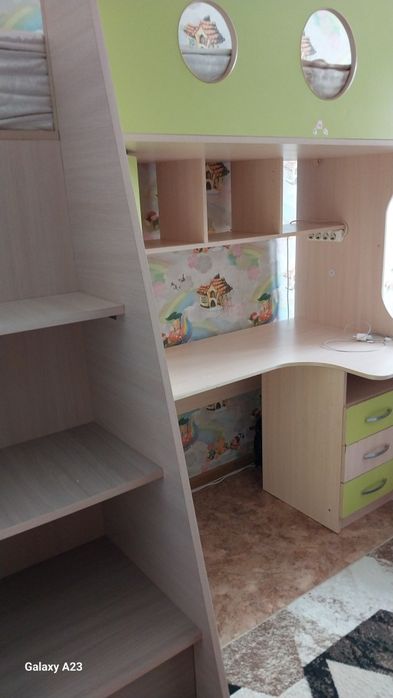 Детская двухярусная кровать