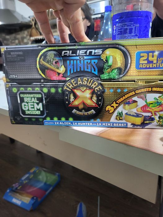 Jucării noi aliens vs kings