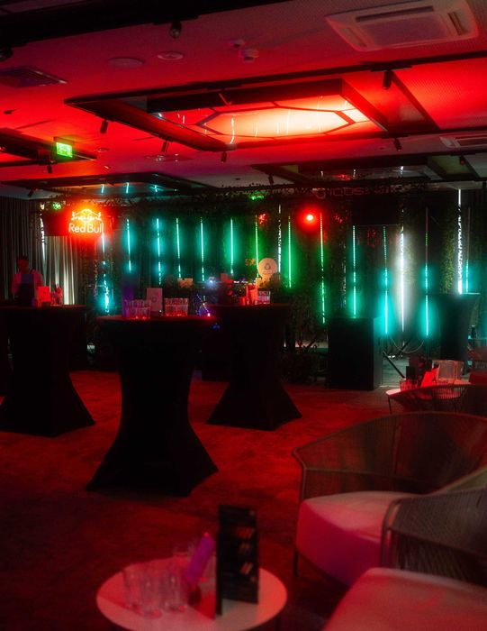 Inchiriez sistem sonorizare,lumini si pixel bars