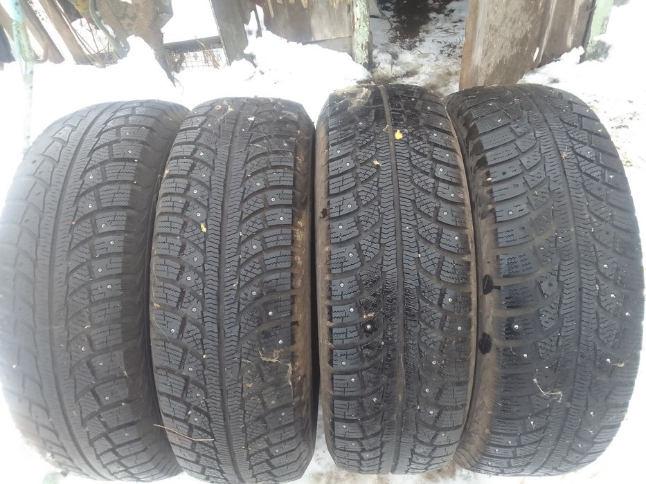 Продам зимнюю резину 235/75