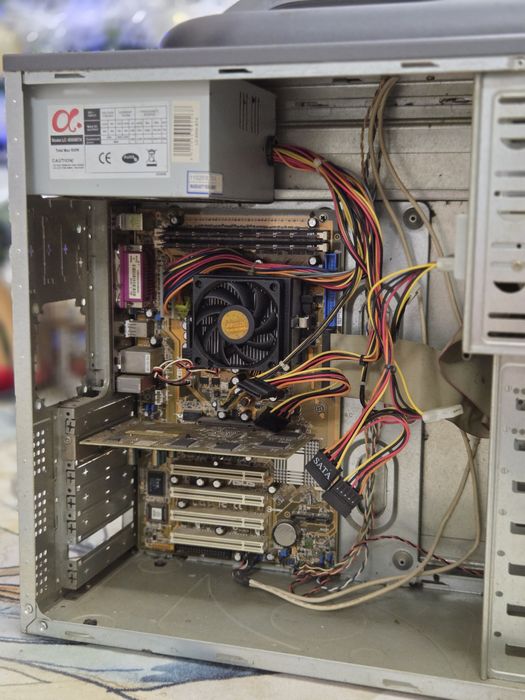 Unitate PC / Model mai vechi / Funcțional / Fără HDD, Preț FIX!