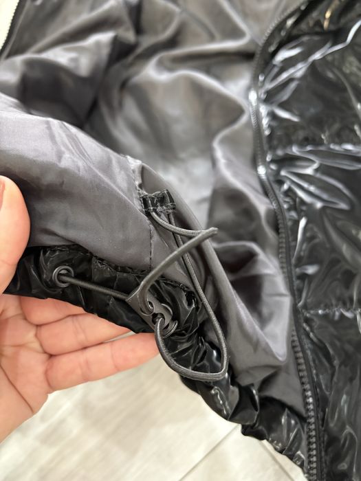 Готино черно лачено яке с качулка