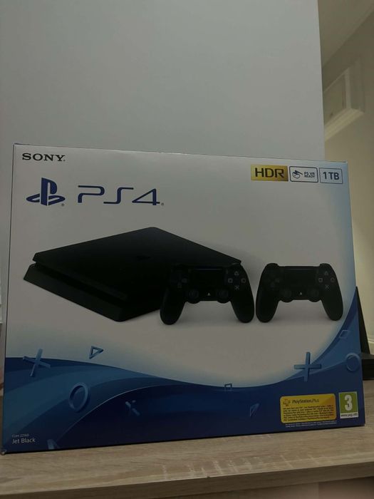 Ps4 slim в много добро състояние 1000gb с два джойстика и 10 игри