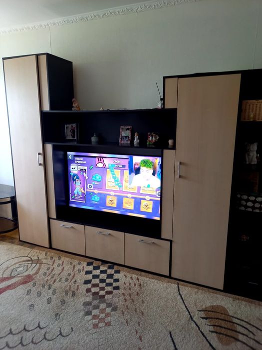 Продам стенку под телевизор