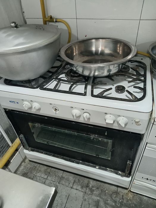 Gaz plita srochno 2ta