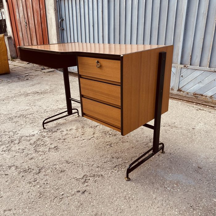 Винтидж италианско бюро – Mid Century Modern, 70-те