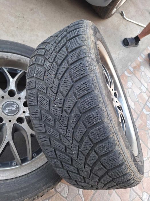 Vând jante BMW cu anvelope de Iarna