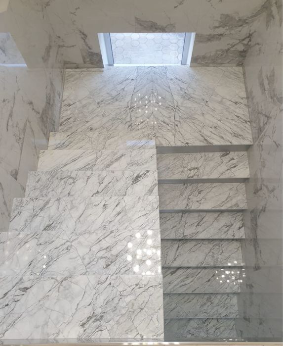 Лестница, ступени натуральный мрамор