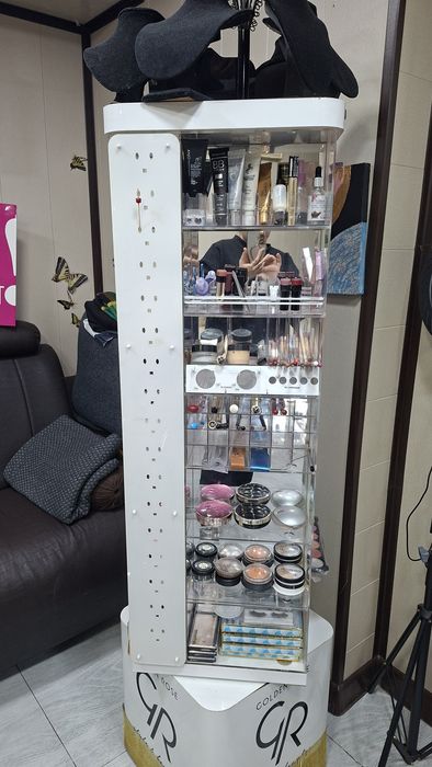 Продаётся стойка для косметике