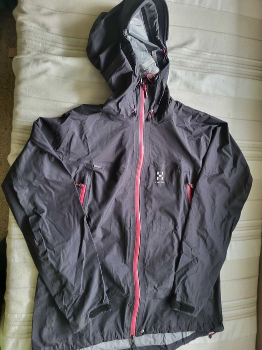 Туристическо дамско яке Haglöfs Gore-Tex XL – оригинално, леко и водоустойчиво в отлично състояние