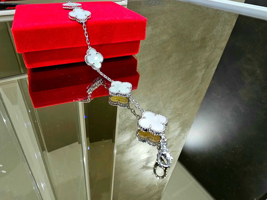 Van Cleef & Arpels VCA Silver Mother of Pearl Alhambra Дамска Гривна