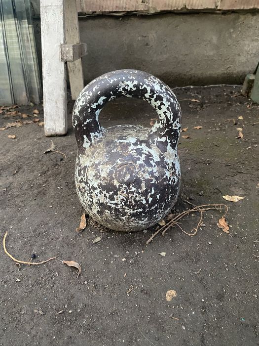 Продам гирю 16кг