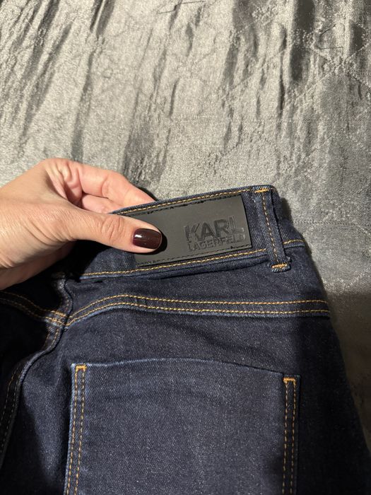 Чисто нови дънки Карл