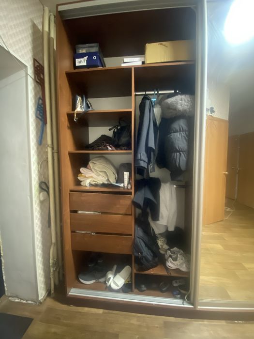 Шкаф купе с большим зеркалом