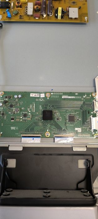 Продавам телевизор "Sharp LC- 60LE752E"за части.