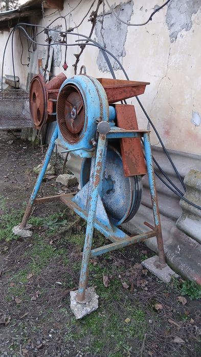 Moară cu ciocănele după tractor