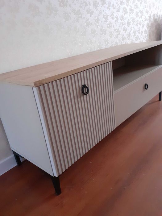 Продам тумбу под телевизор