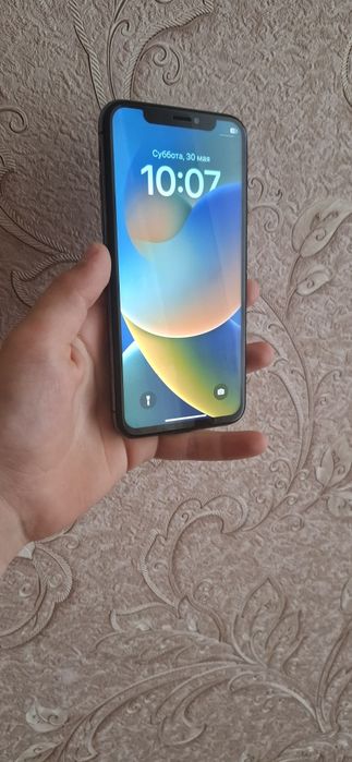 Айфон X в идеальном состоянии ёмкость 100 % зарядка есть