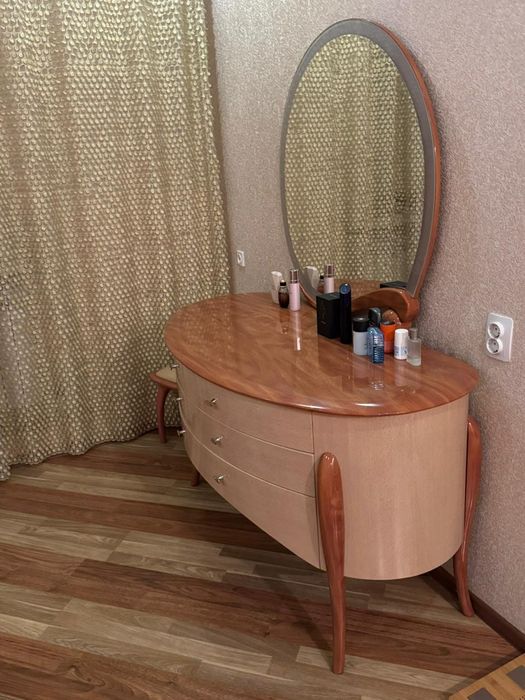 Спальный гарнитур продам