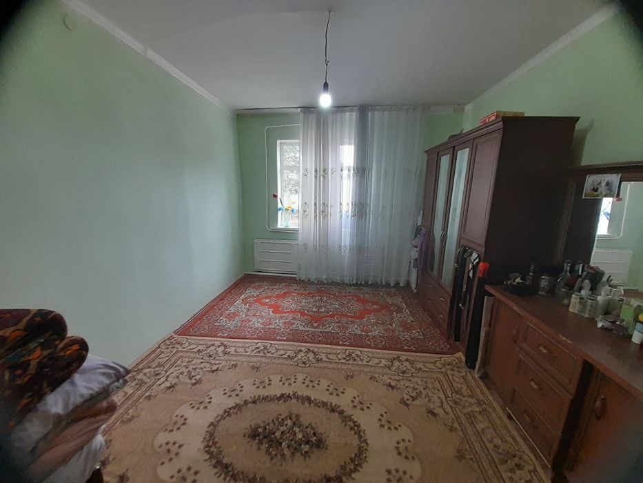 Двухэтажный дом с садом