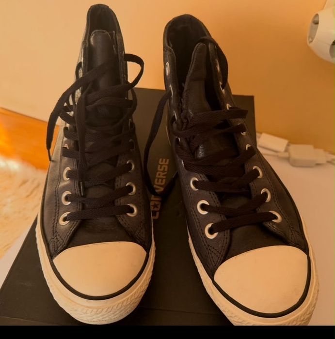 Продавам високи маратонки Converse