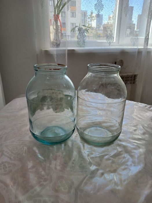 Отдаём бесплатно 2 литровые банки