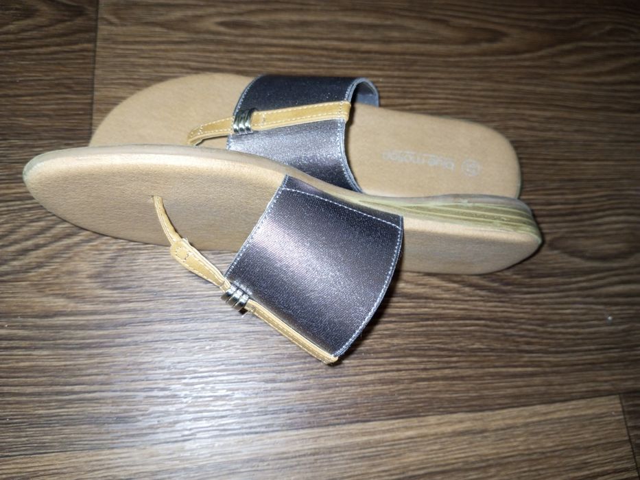 Сандалии, шлёпки