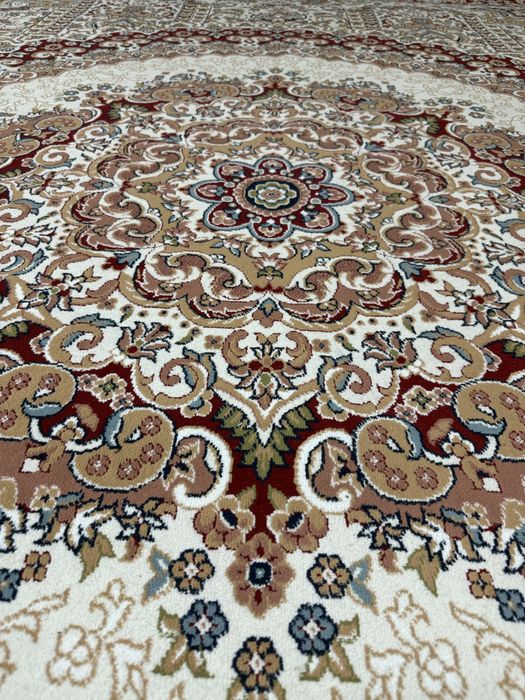 Продается ковер 3*4.  Очень хорошего качества. Плотный, чистый