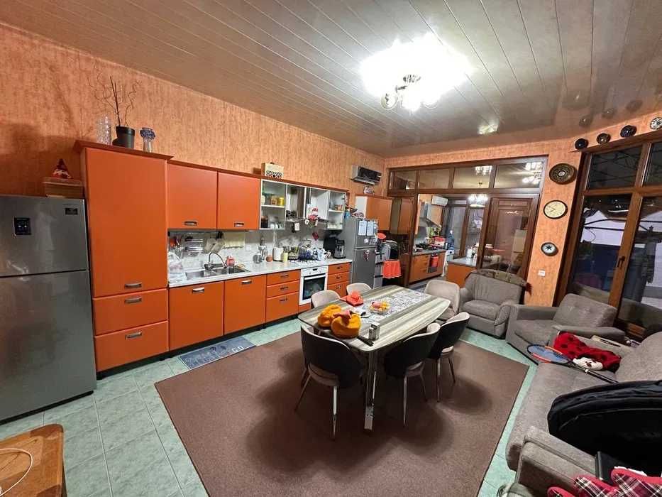 Дом 13 соток махалля Садаф ,Карасу ,Фасад 40 метров ,можно разделить