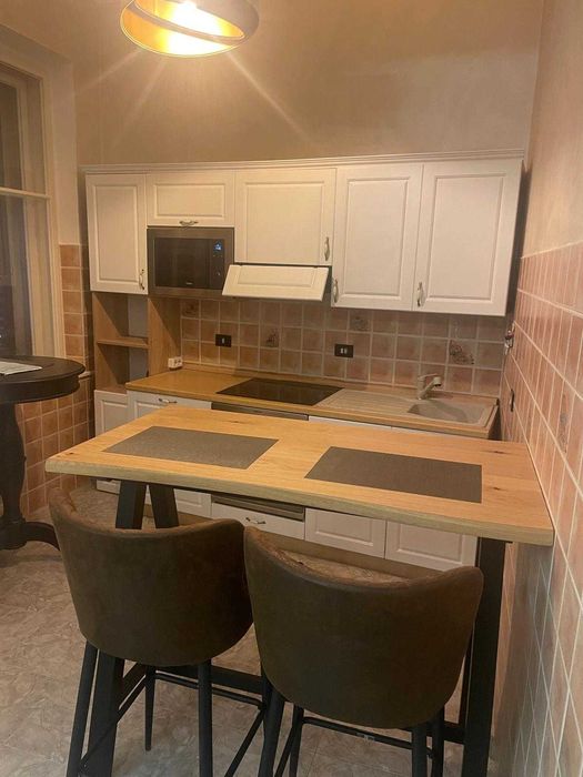 Închiriez apartament 4 camere (113 mp) ultracentral, lângă Piața Unirii