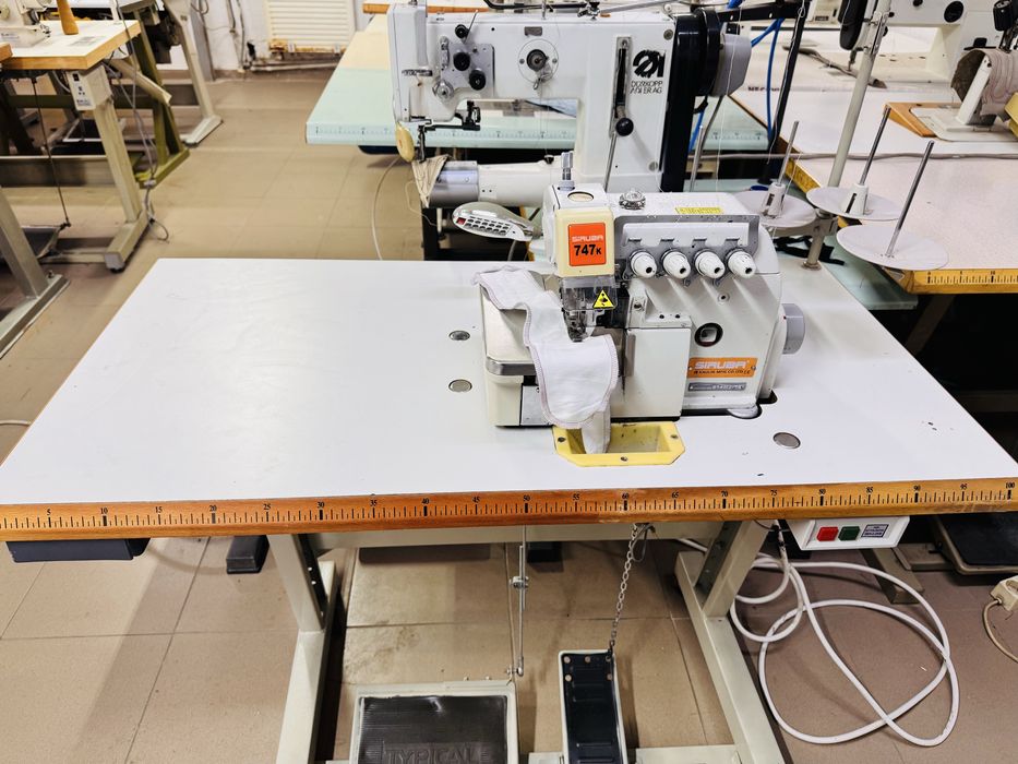 Masina de surfilat SIRUBA 747 cu 4 fire gata de utilizare la 220 v