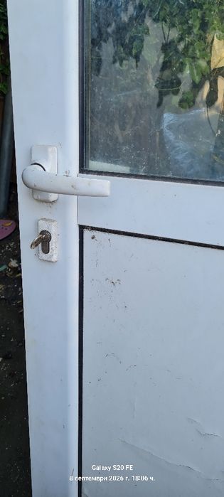 Алуминиева врата, метална врата
