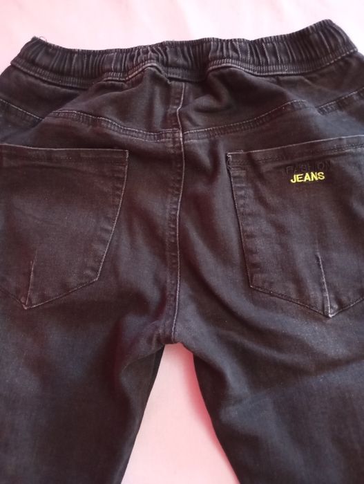 Детски дънки носени два пъти