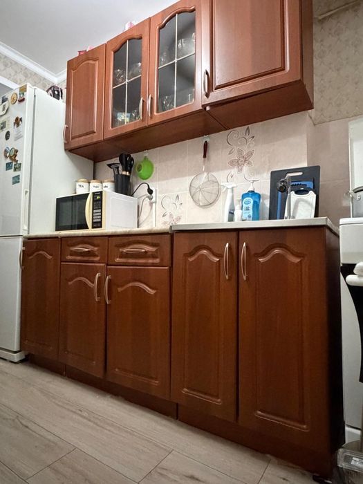Продаю кухонный гарнитур в хорошем состояние